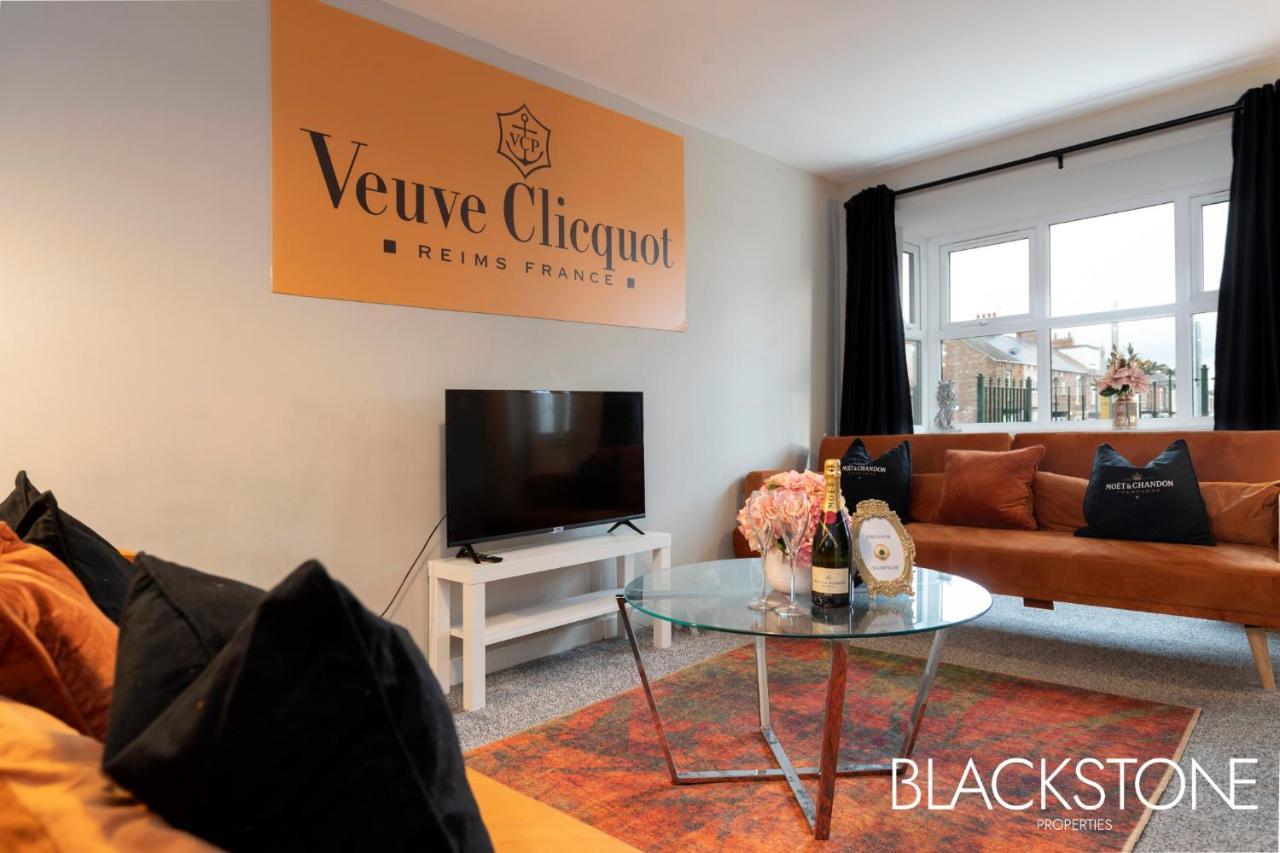 Champagne House - 4 Bed Property Plus 2 Sofa Beds By Bpne Дарлингтон Экстерьер фото