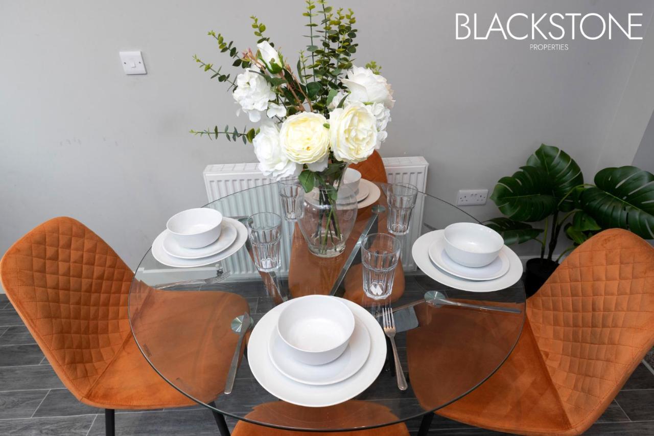 Champagne House - 4 Bed Property Plus 2 Sofa Beds By Bpne Дарлингтон Экстерьер фото
