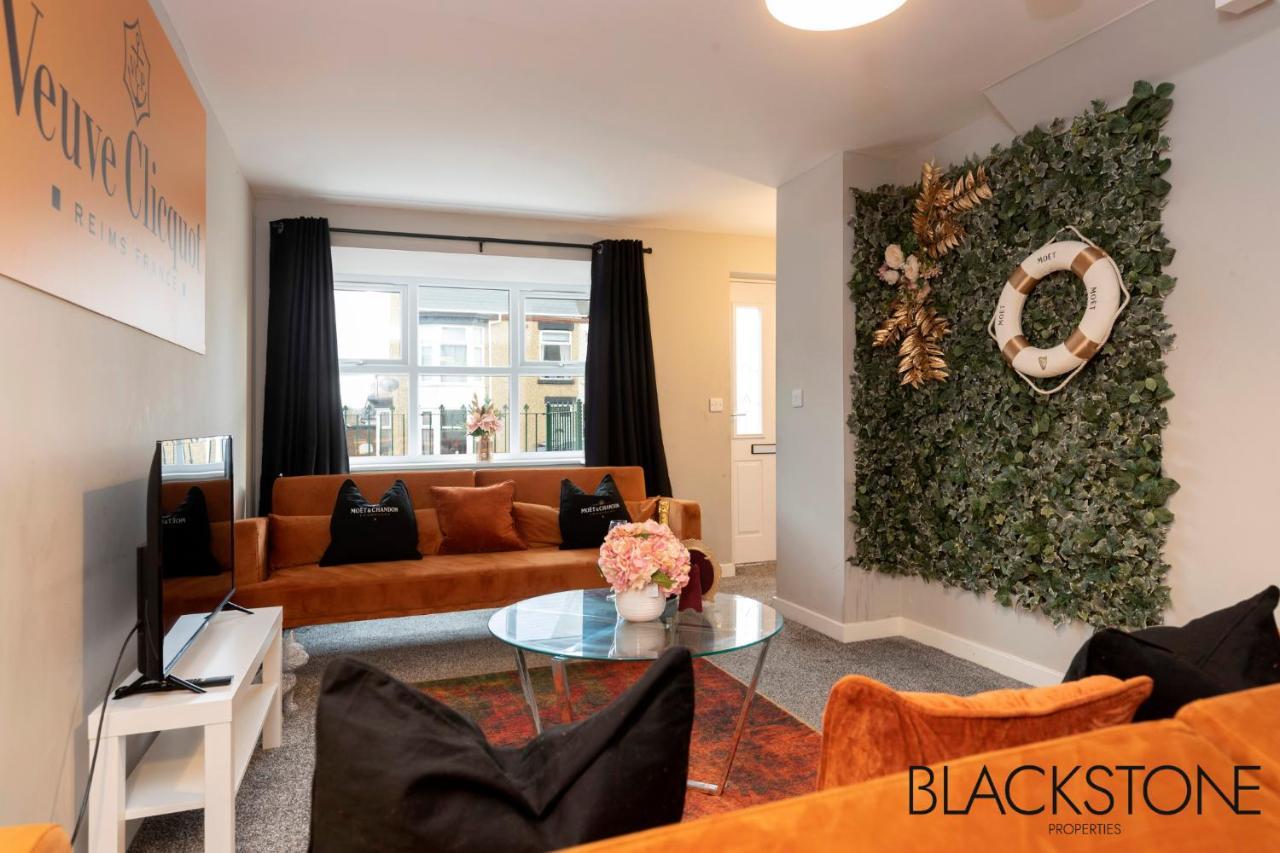 Champagne House - 4 Bed Property Plus 2 Sofa Beds By Bpne Дарлингтон Экстерьер фото