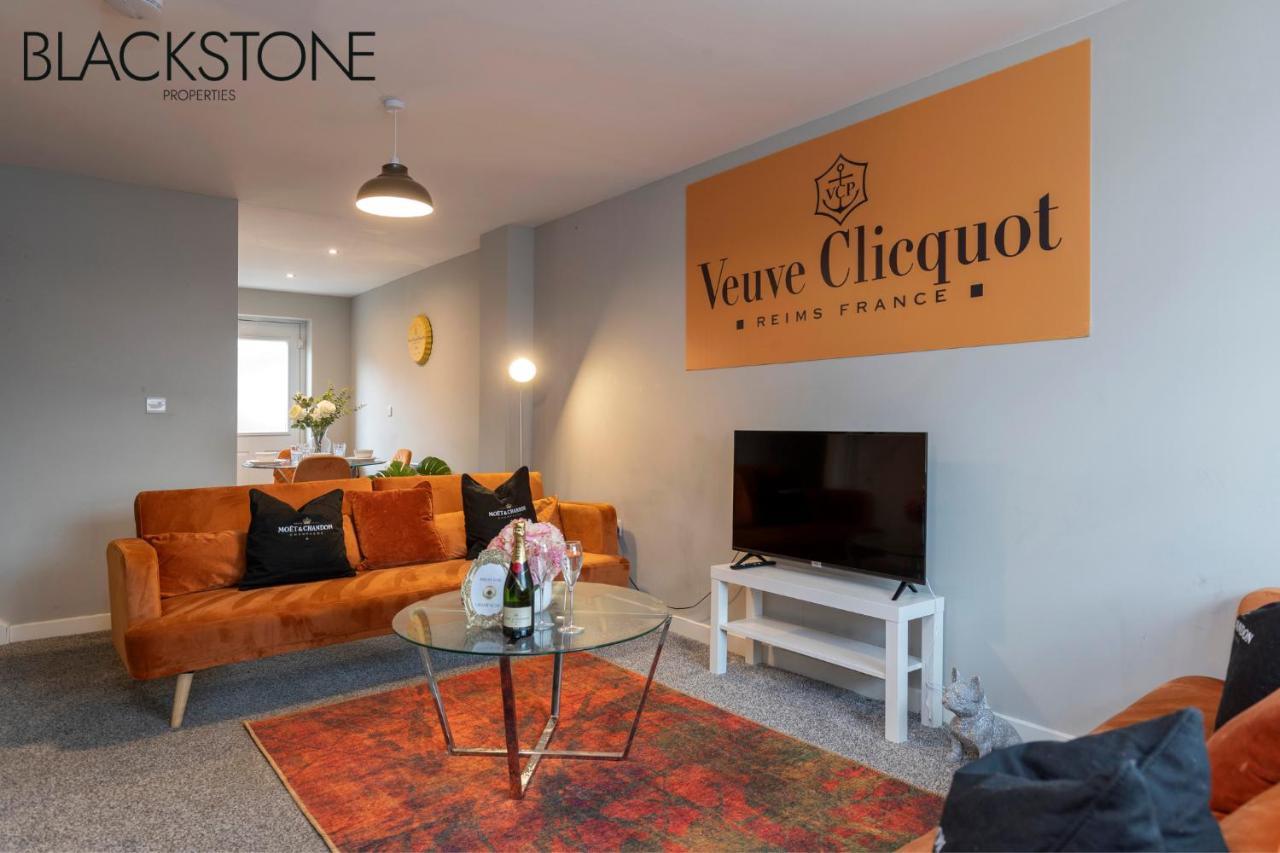 Champagne House - 4 Bed Property Plus 2 Sofa Beds By Bpne Дарлингтон Экстерьер фото